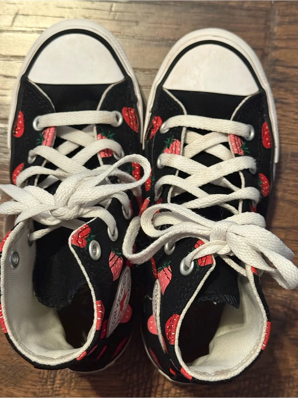 Converse Chuck Taylor All Star High-Top Sneakers Red Strawberry Motif Youth 13.5
